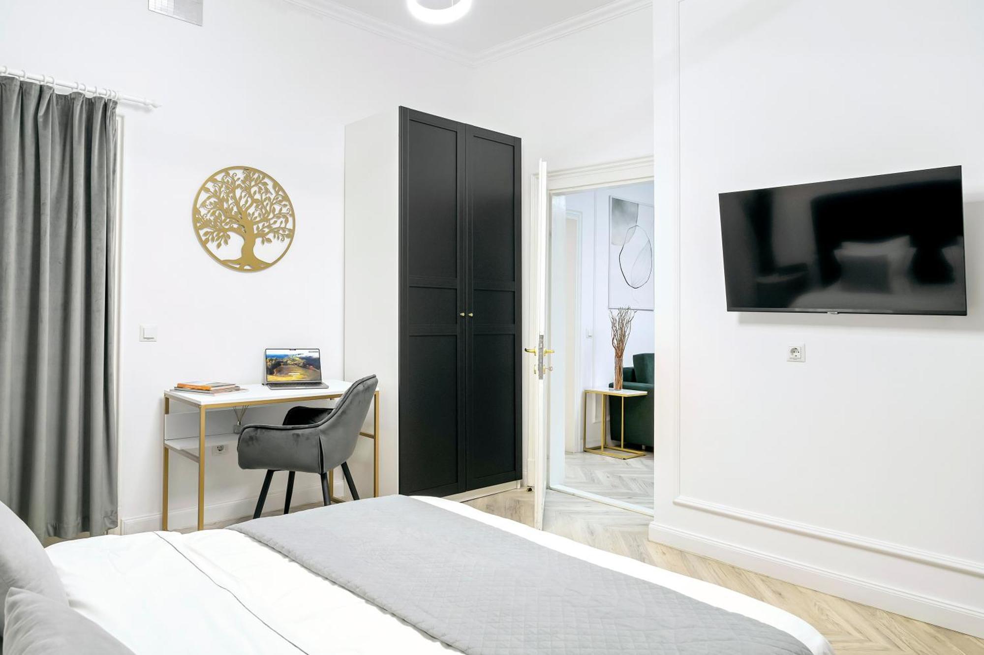 High Ceilings Garden - Parking Apartment *